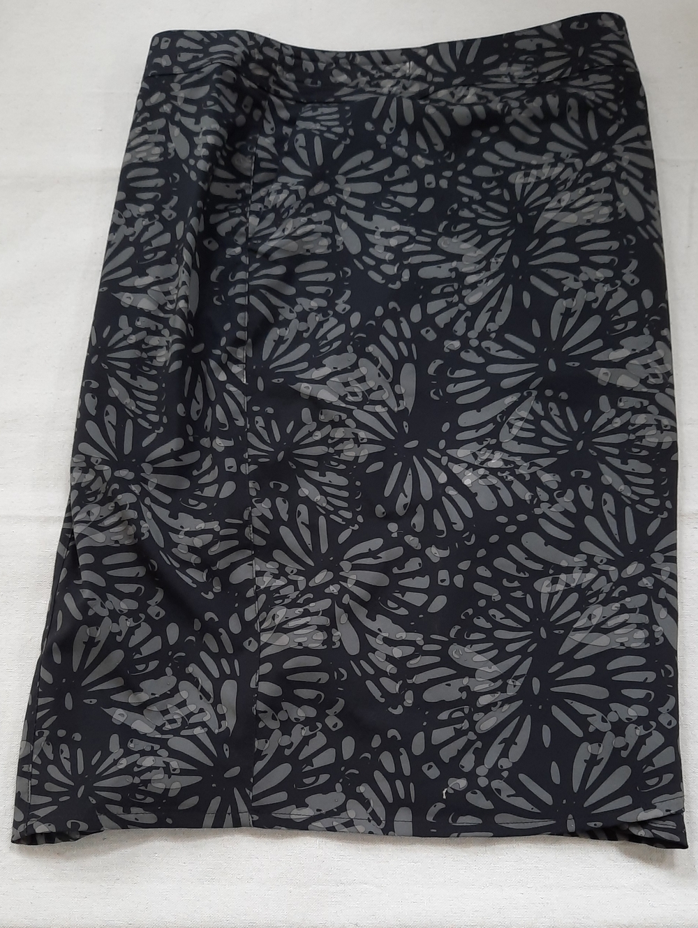 Rip Skirt Hawaii Black & Gray Floral Print Wrap Midi Skirt With Pockets